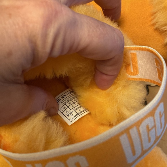 UGGs Orange-Yellow! Cute comfie hip! Big Kids 6-Wmn’s 8 LIKE NEW (tried on only) - Picture 5 of 9